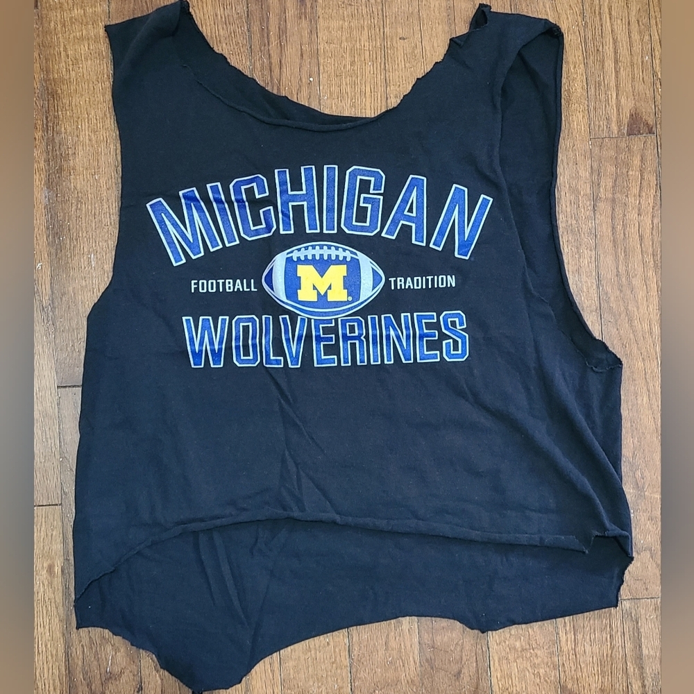 DIY t-shirt to cropped‎ tank/muscle shirt michigan football tailgating top